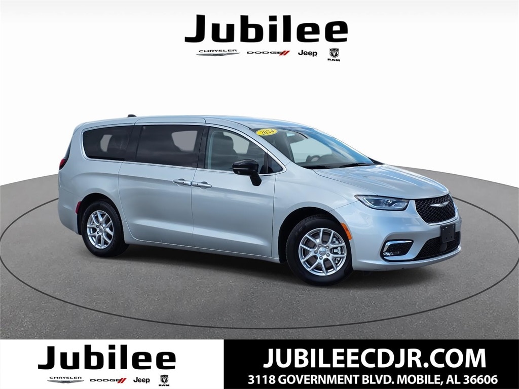 Used 2024 Chrysler Pacifica Touring L Minivan/Van