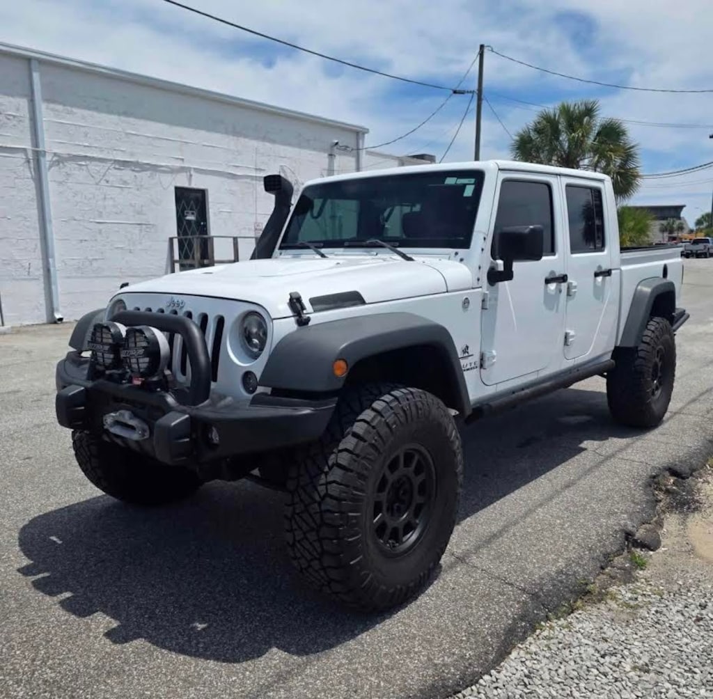 Used 2015 Jeep Gladiator Unlimited Sport SUV