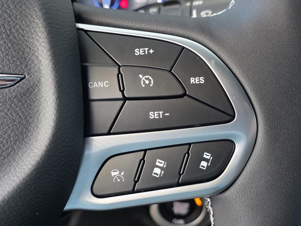 2026 Chrysler Pacifica Select - Photo 35