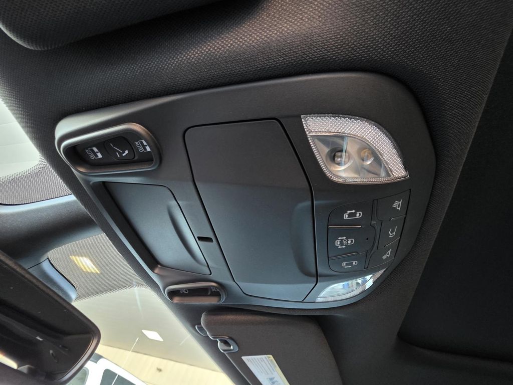 2026 Chrysler Pacifica Select - Photo 36
