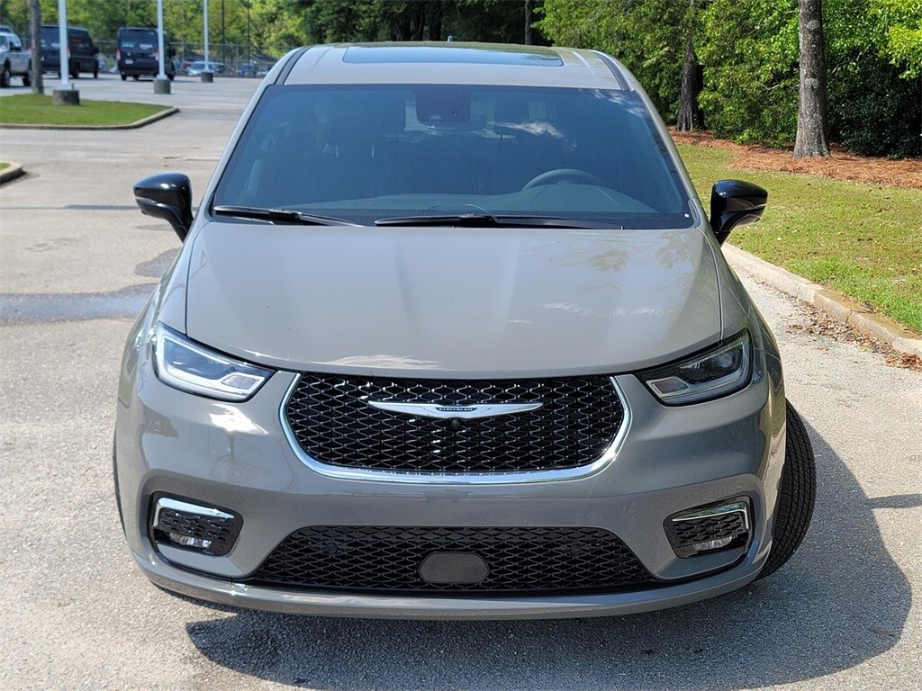 2025 Chrysler Pacifica photo 2
