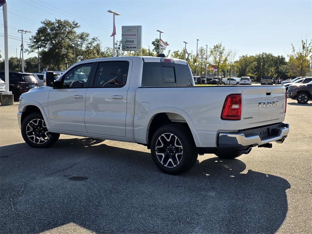 New 2026 Ram 1500 LARAMIE CREW CAB 4X4 5'7 BOX Pickup