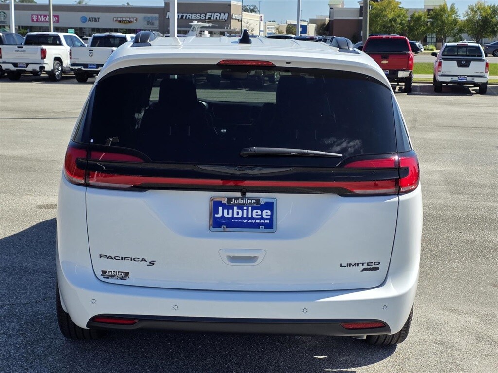 New 2026 Chrysler Pacifica LIMITED AWD Passenger Van