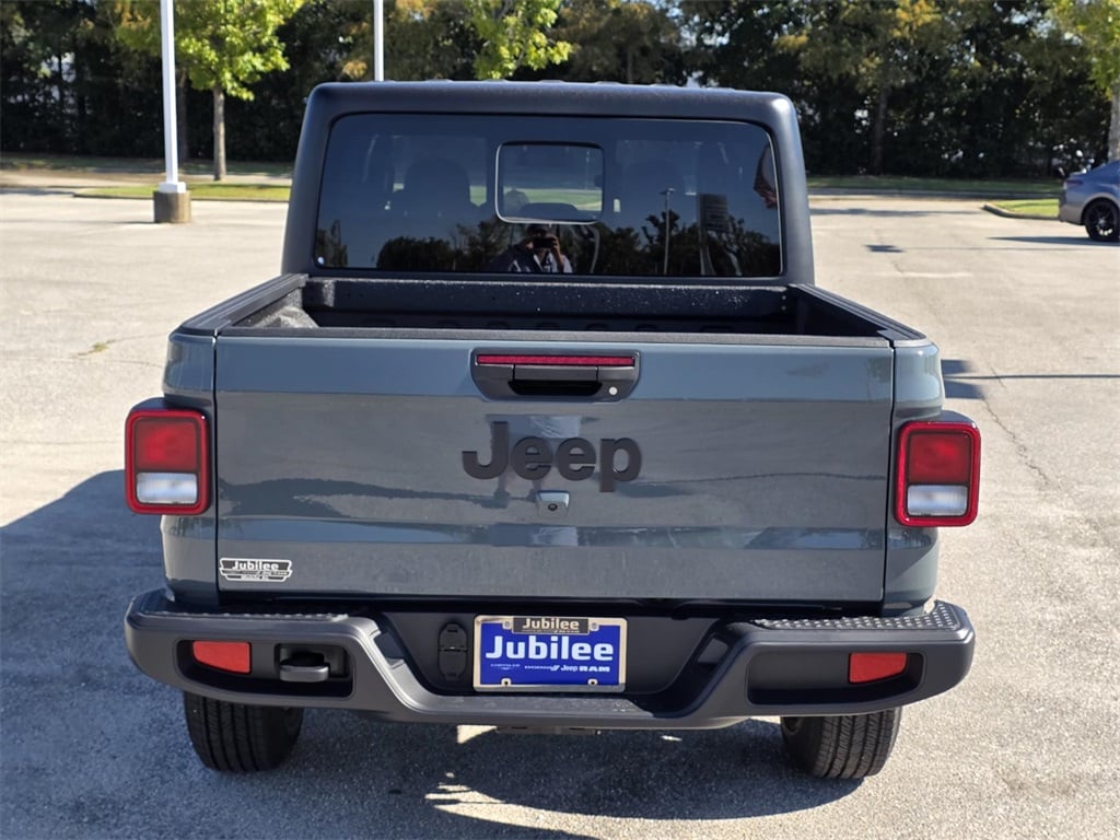 New 2025 Jeep Gladiator SPORT S 4X4 Pickup