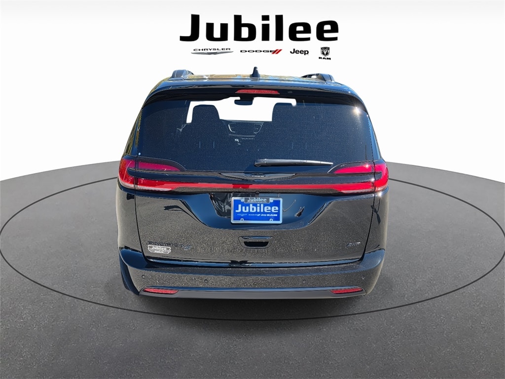 New 2026 Chrysler Pacifica SELECT AWD Passenger Van