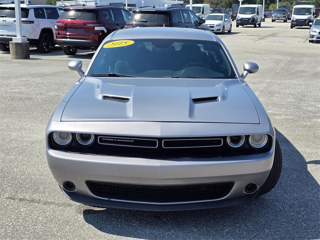 2015 Dodge Challenger SXT photo 2