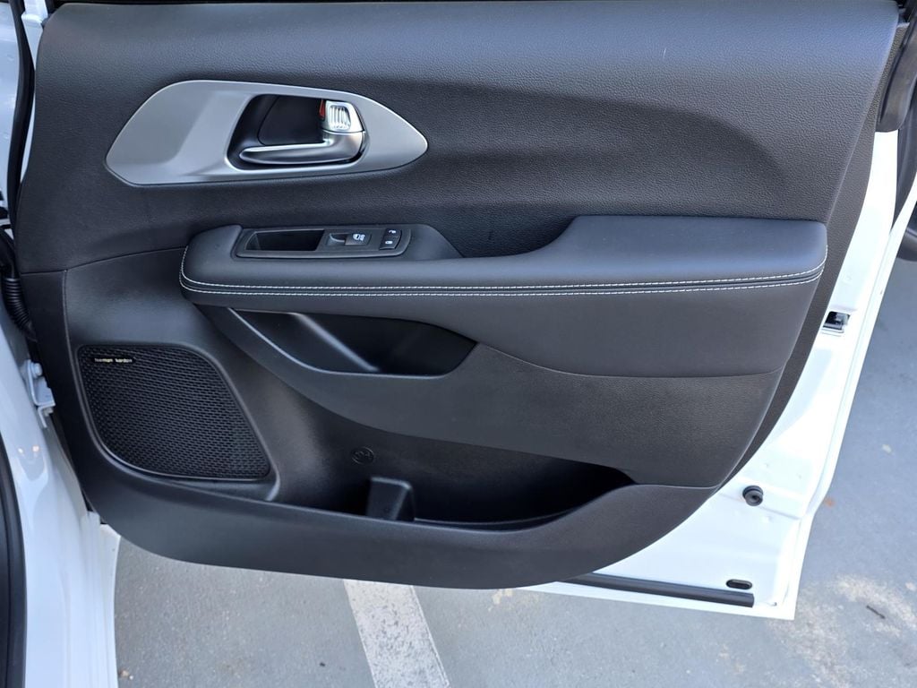 2026 Chrysler Pacifica Limited - Photo 44