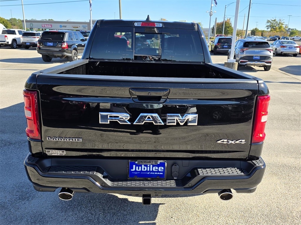 New 2026 Ram 1500 LARAMIE CREW CAB 4X4 5'7 BOX Pickup