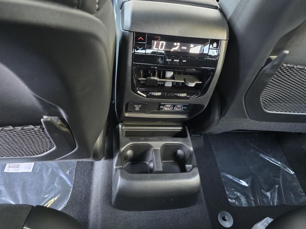 2025 Jeep Grand Cherokee L Altitude - Photo 11