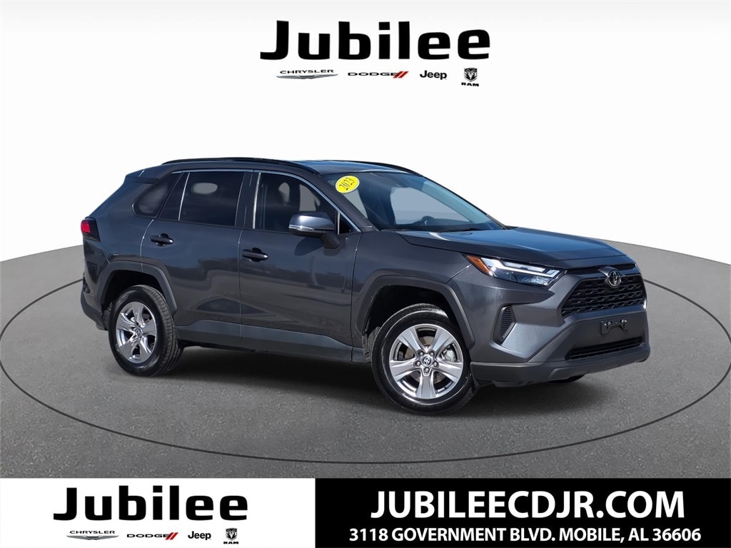 2023 Toyota RAV4 XLE's photo