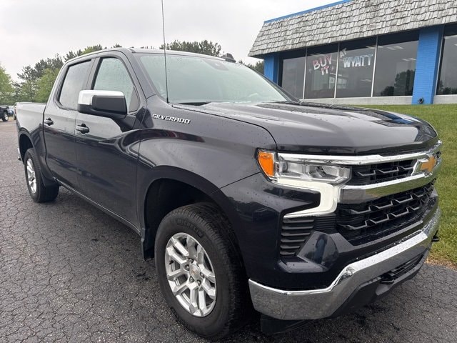 Used 2022 Chevrolet Silverado 1500 LT with VIN 2GCUDDED7N1514268 for sale in Manistee, MI