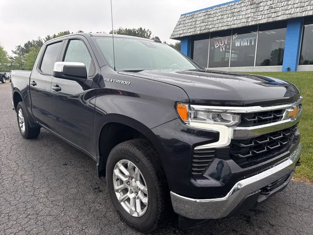 2022 Chevrolet Silverado 1500 LT photo 2