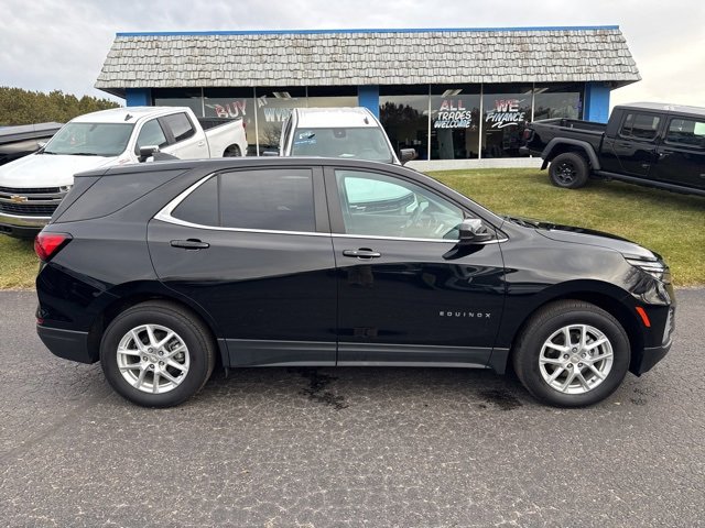 2023 Chevrolet Equinox LT photo 3