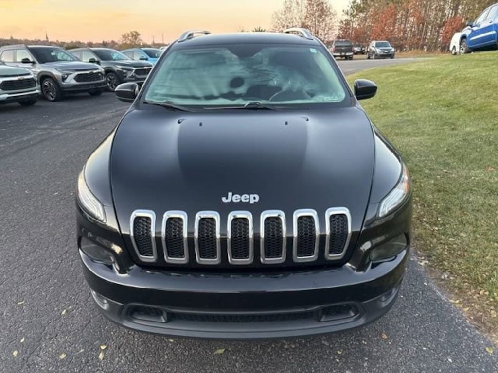 Used 2016 Jeep Cherokee Latitude SUV