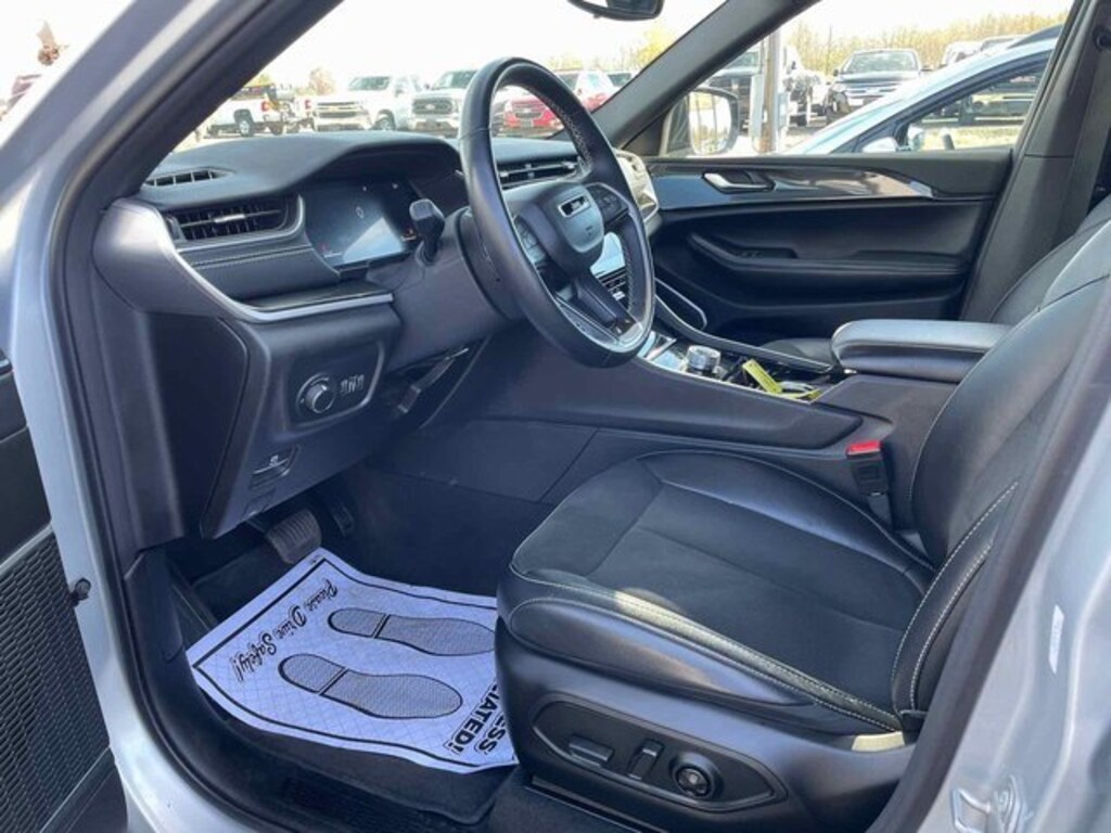 Used 2022 Jeep Grand Cherokee L Laredo