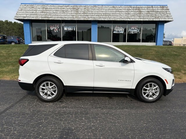 2022 Chevrolet Equinox LT photo 3
