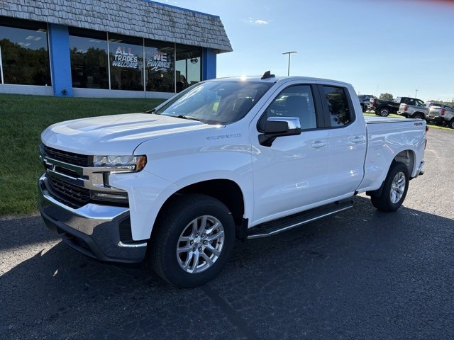 2021 Chevrolet Silverado 1500 LT photo 2