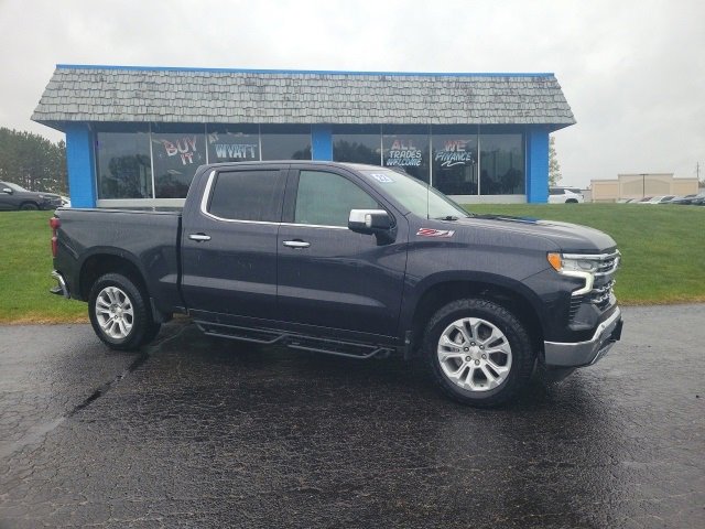 Used 2022 Chevrolet Silverado 1500 LTZ with VIN 1GCUDGEL1NZ558539 for sale in Manistee, MI