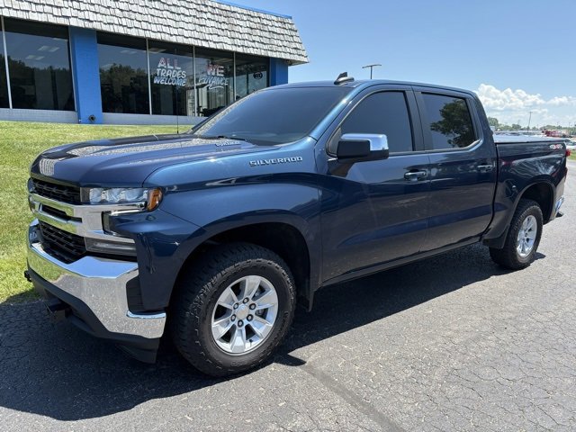 Used 2021 Chevrolet Silverado 1500 LT with VIN 3GCUYDET4MG284450 for sale in Manistee, MI