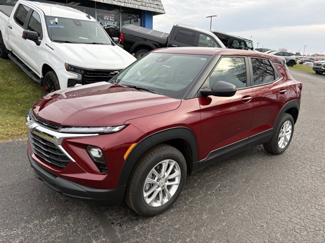 2025 Chevrolet Trailblazer LS photo 2
