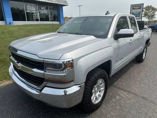 Used 2018 Chevrolet Silverado 1500 LT with VIN 1GCVKREC1JZ349186 for sale in Manistee, MI