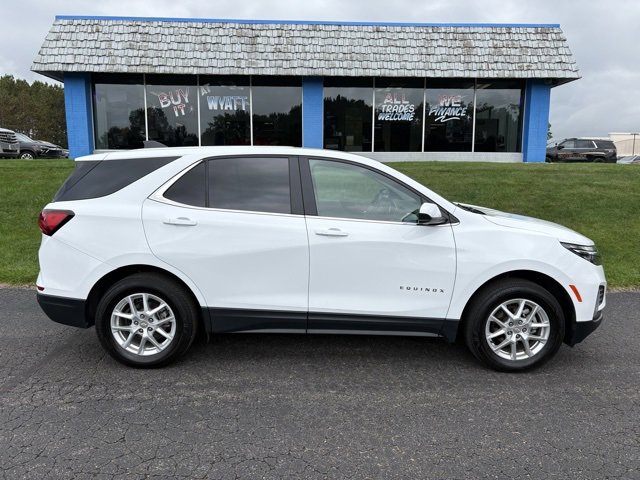 2023 Chevrolet Equinox LT photo 3