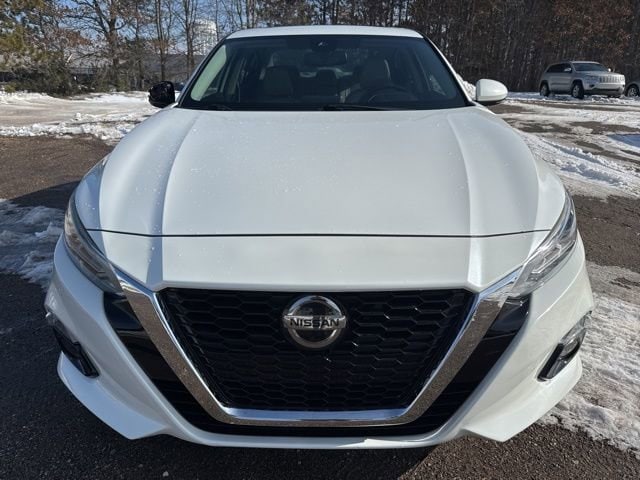 Used 2019 Nissan Altima SV with VIN 1N4BL4DV6KN307293 for sale in Manistee, MI