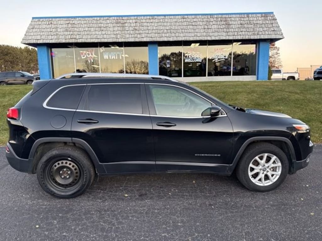 Used 2016 Jeep Cherokee Latitude SUV