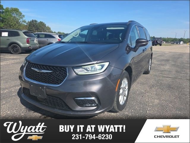 2022 Chrysler Pacifica Touring L's photo