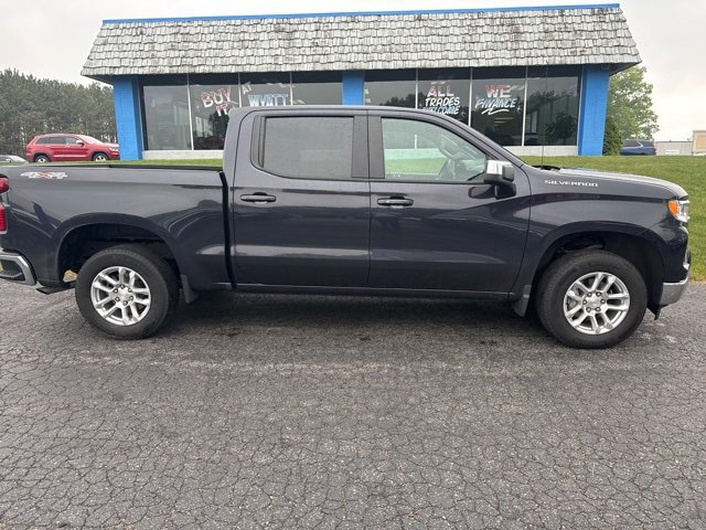 2022 Chevrolet Silverado 1500 LT photo 3