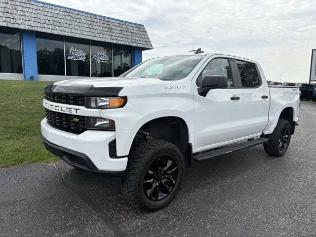 Used 2019 Chevrolet Silverado 1500 Custom with VIN 1GCUYBEF2KZ298357 for sale in Manistee, MI