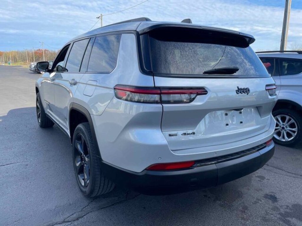 Used 2022 Jeep Grand Cherokee L Laredo