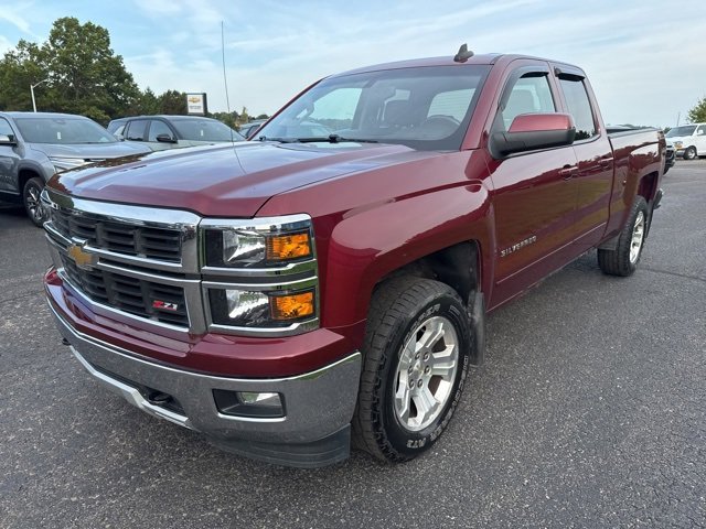 2015 Chevrolet Silverado 1500 LT photo 2