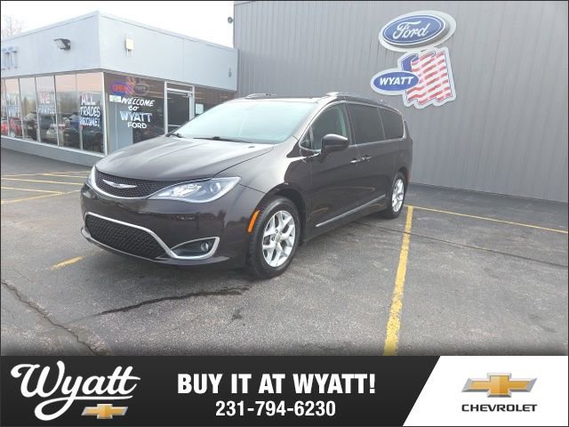 2018 Chrysler Pacifica Touring L Plus's photo