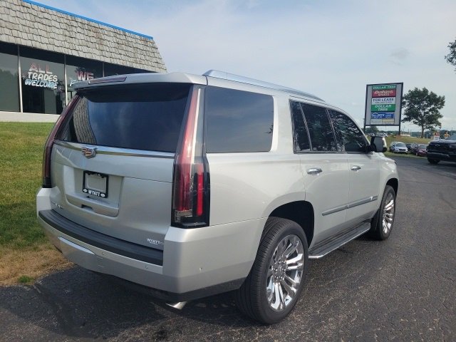 2019 Cadillac Escalade Luxury photo 4
