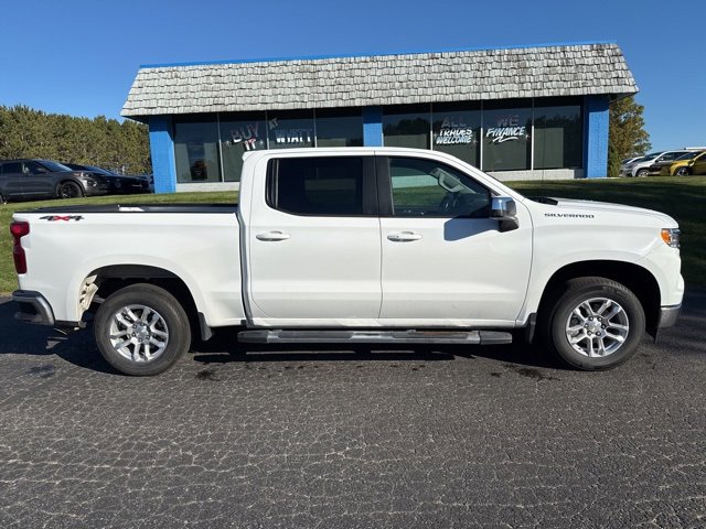 2024 Chevrolet Silverado 1500 LT photo 3