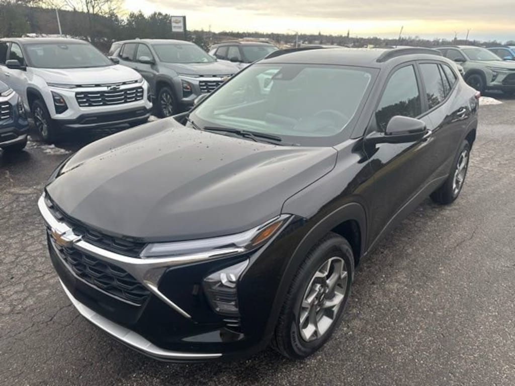 Used 2025 Chevrolet Trax LT SUV