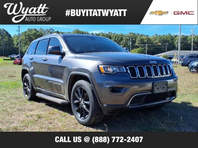 Used 2019 Jeep Grand Cherokee Laredo with VIN 1C4RJFAG3KC647173 for sale in Whitehall, MI