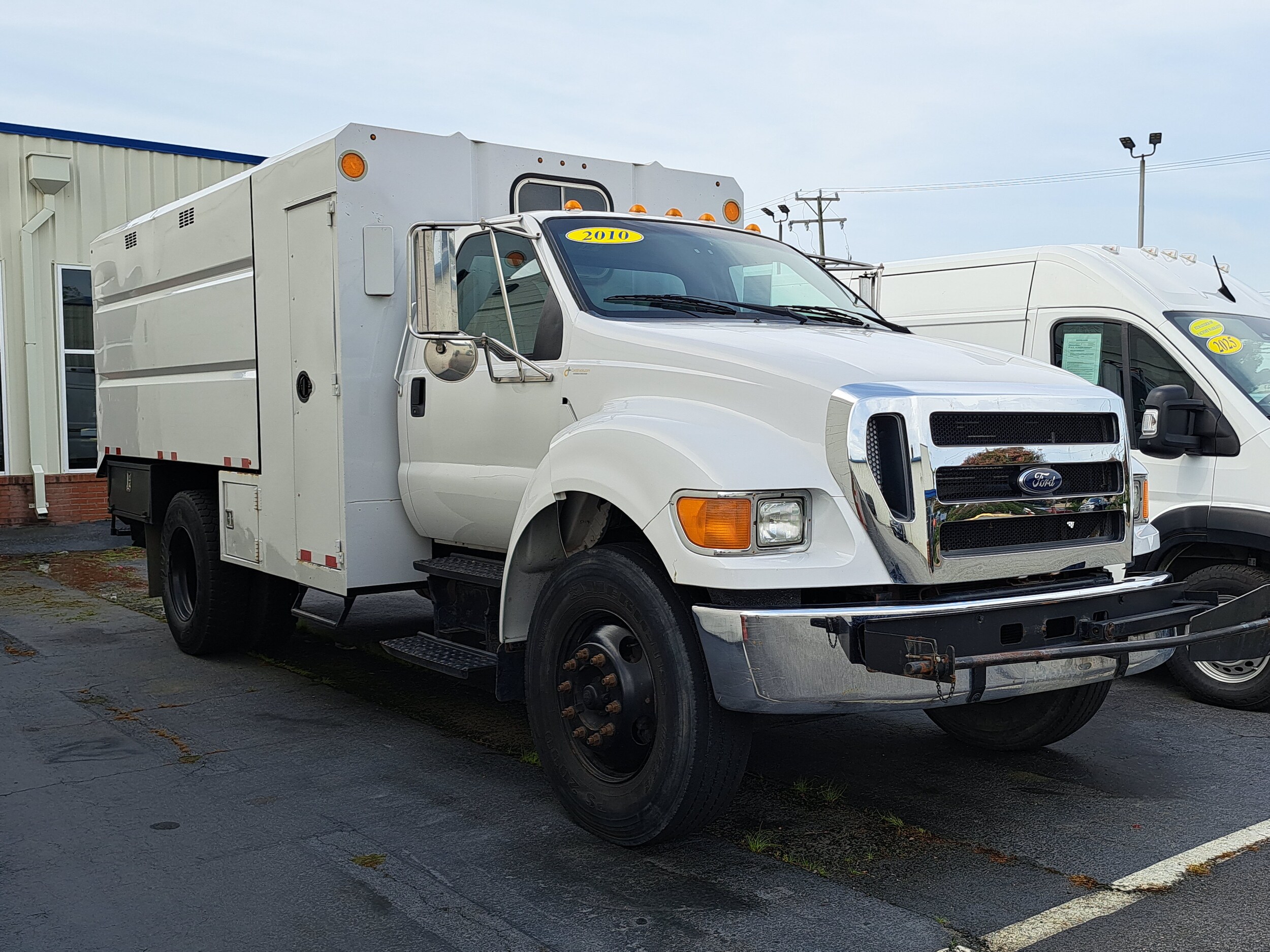 2010 Ford Super Duty F-750 Straight Frame