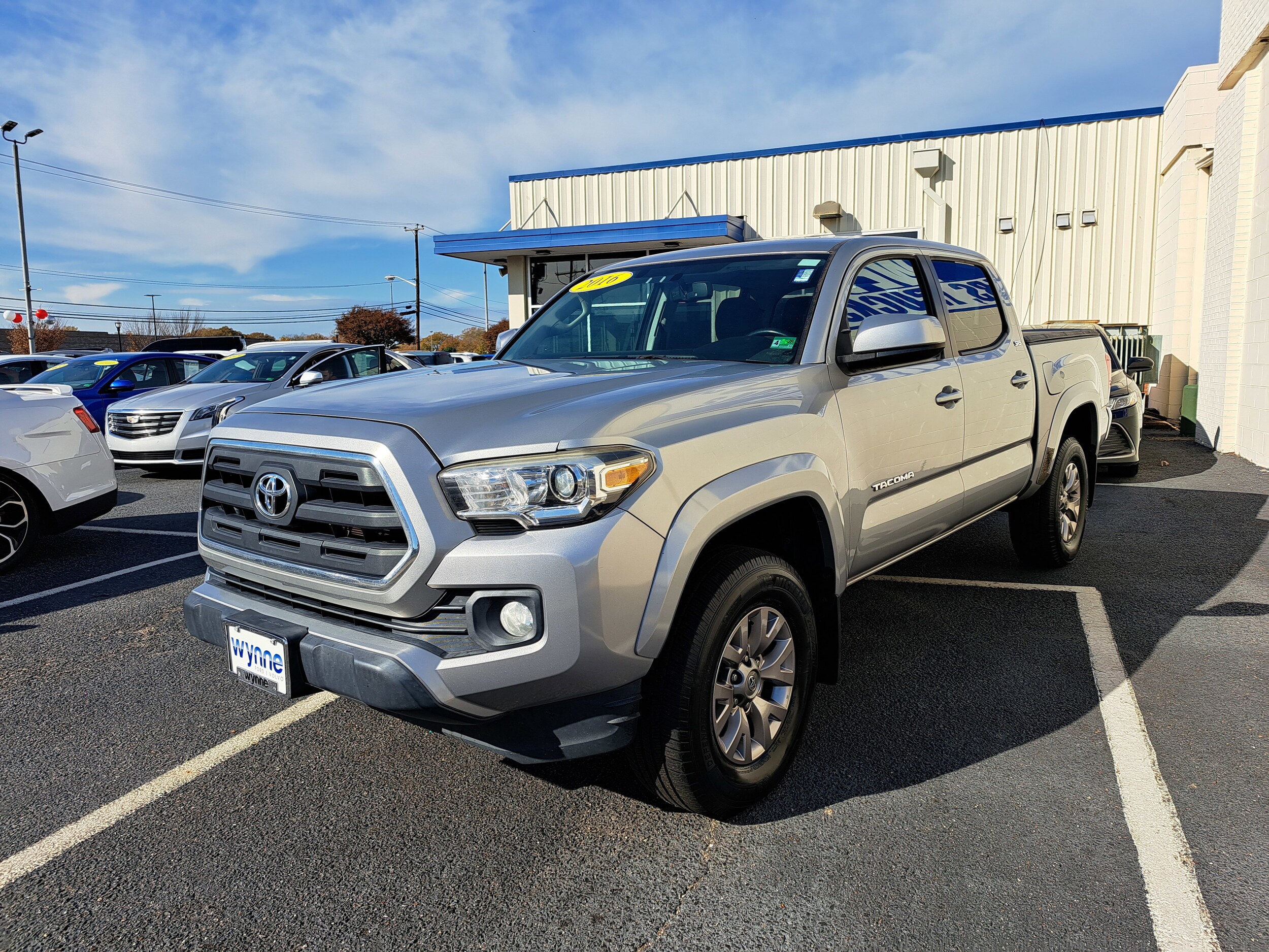 2016 Toyota Tacoma SR5 photo 2