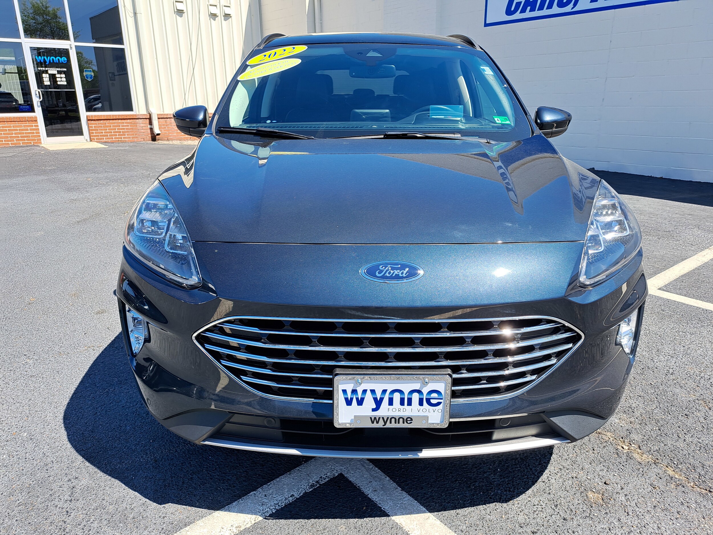 2022 Ford Escape Titanium Hybrid photo 2