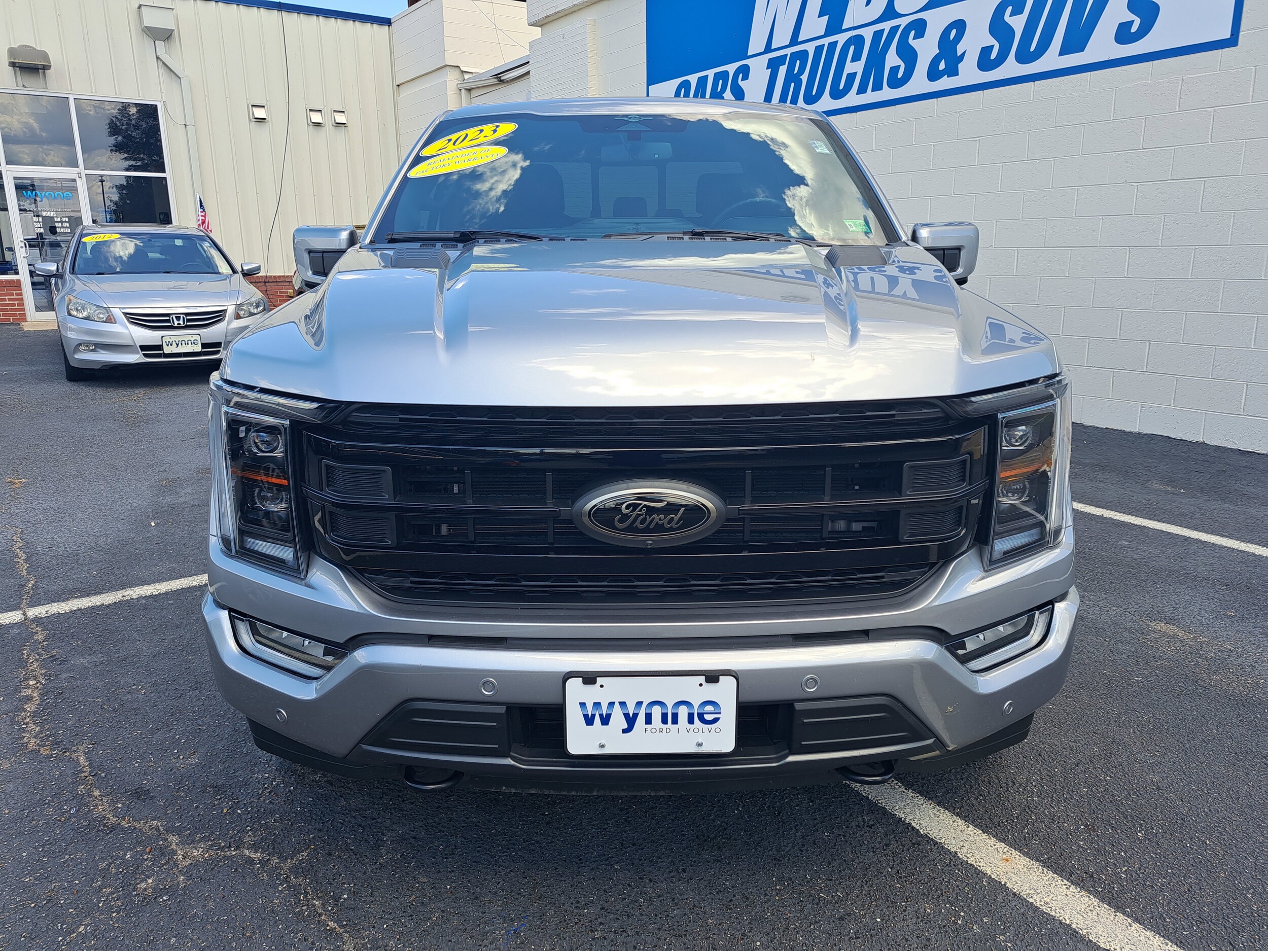 2023 Ford F-150 Lariat photo 2