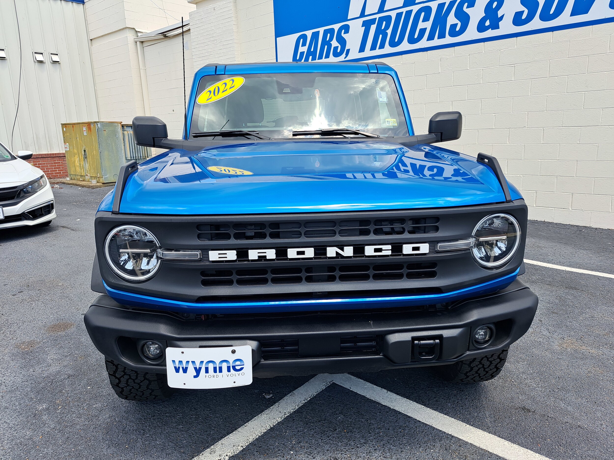 2022 Ford Bronco Black Diamond photo 2