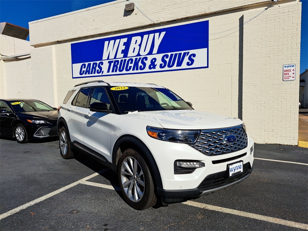 2022 Ford Explorer Platinum's photo