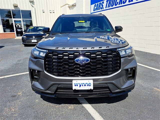 2025 Ford Explorer ST-Line photo 2