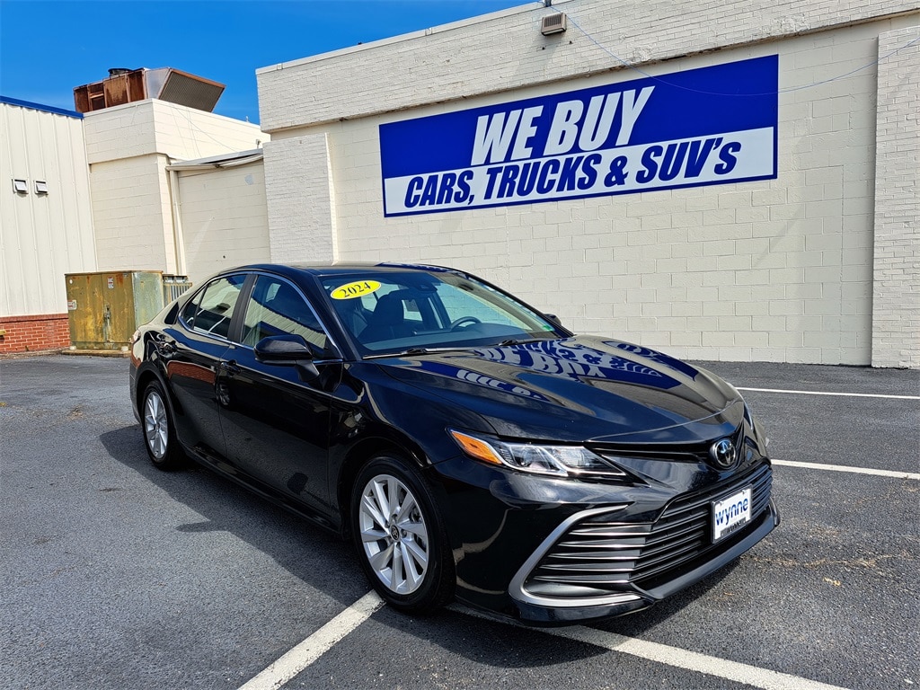 2024 Toyota Camry LE's photo