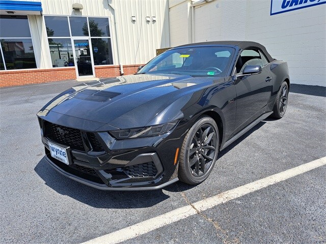 2025 Ford Mustang GT Premium Convertible photo 3