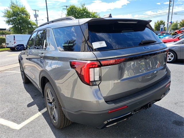2025 Ford Explorer ST-Line photo 4