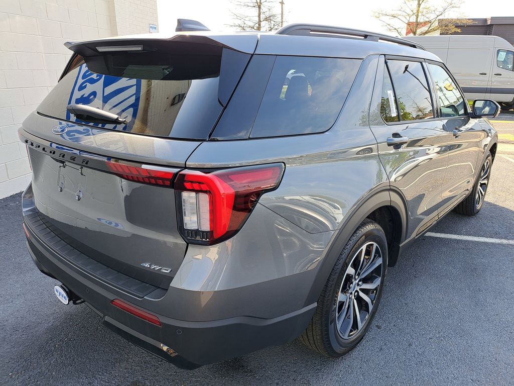 2026 Ford Explorer ST-Line - Photo 6