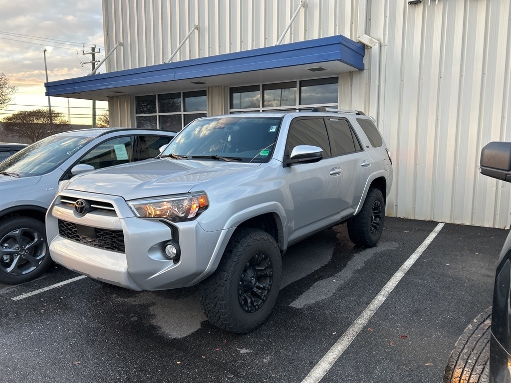 2020 Toyota 4Runner SR5's photo